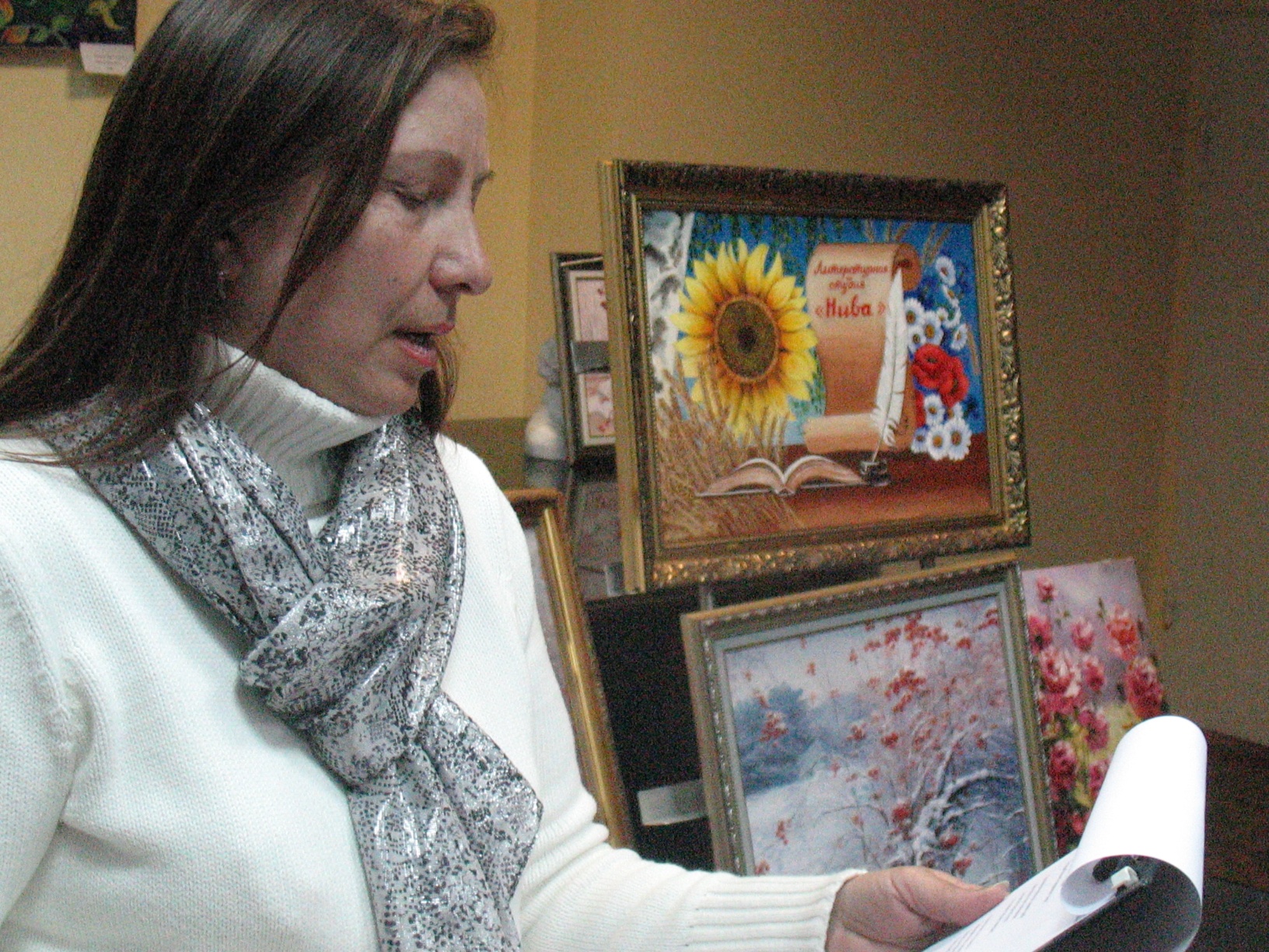 Виктория Шемет, поэт и художник, автор логотипа студии и оформления витрины собственными картинами