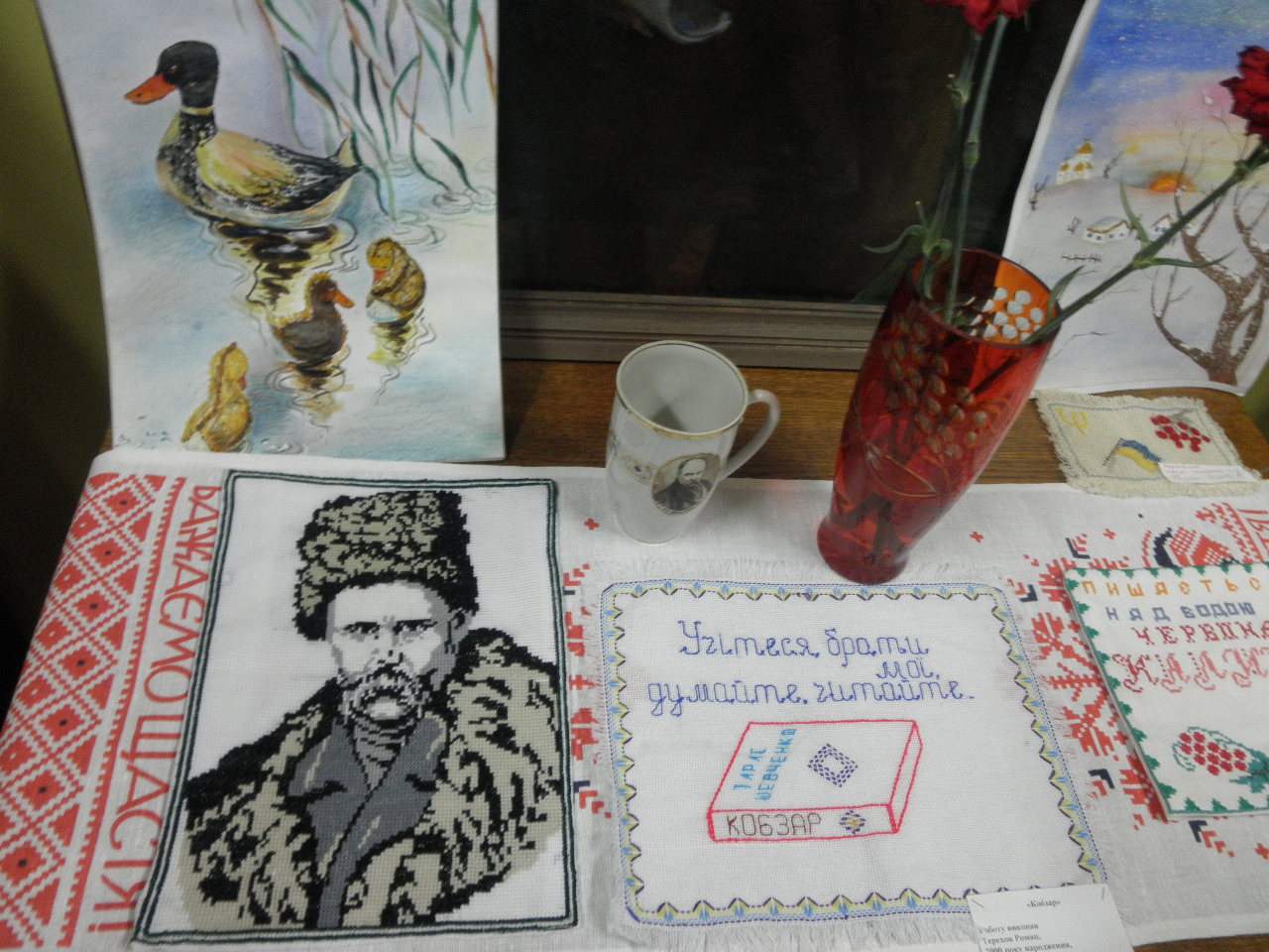 Вишиті картини читачів бібліотеки-філії № 35, присвячені дню народження Т. Г. Шевченка.