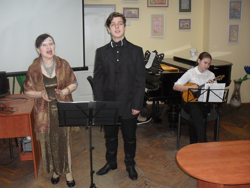 Відвідувачі літературно-музичної вітальні «Слобоожанщина»