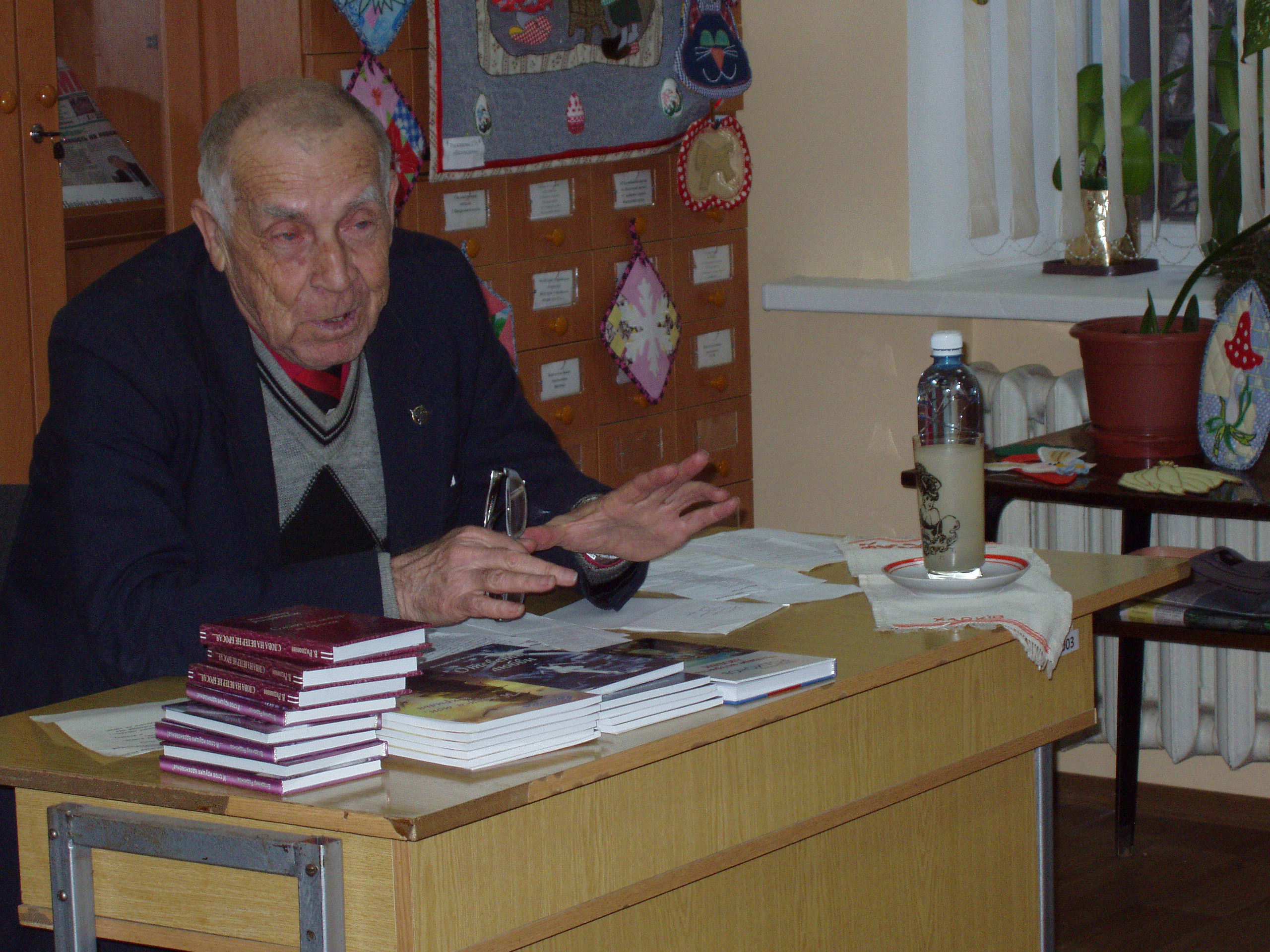 Виступ В. А. Родіонова перед читачами бібліотеки