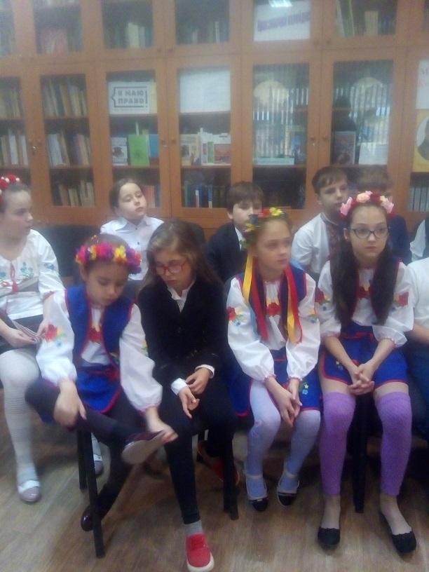Діти подивилися відео і дізналися багато цікавих фактів про великодні традиції в Україні і в світі