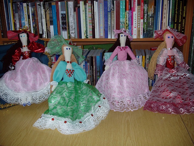 Авторські ігрові текстильні ляльки Вікторії Мусатової в гостях у бібліотеки-філії №22
