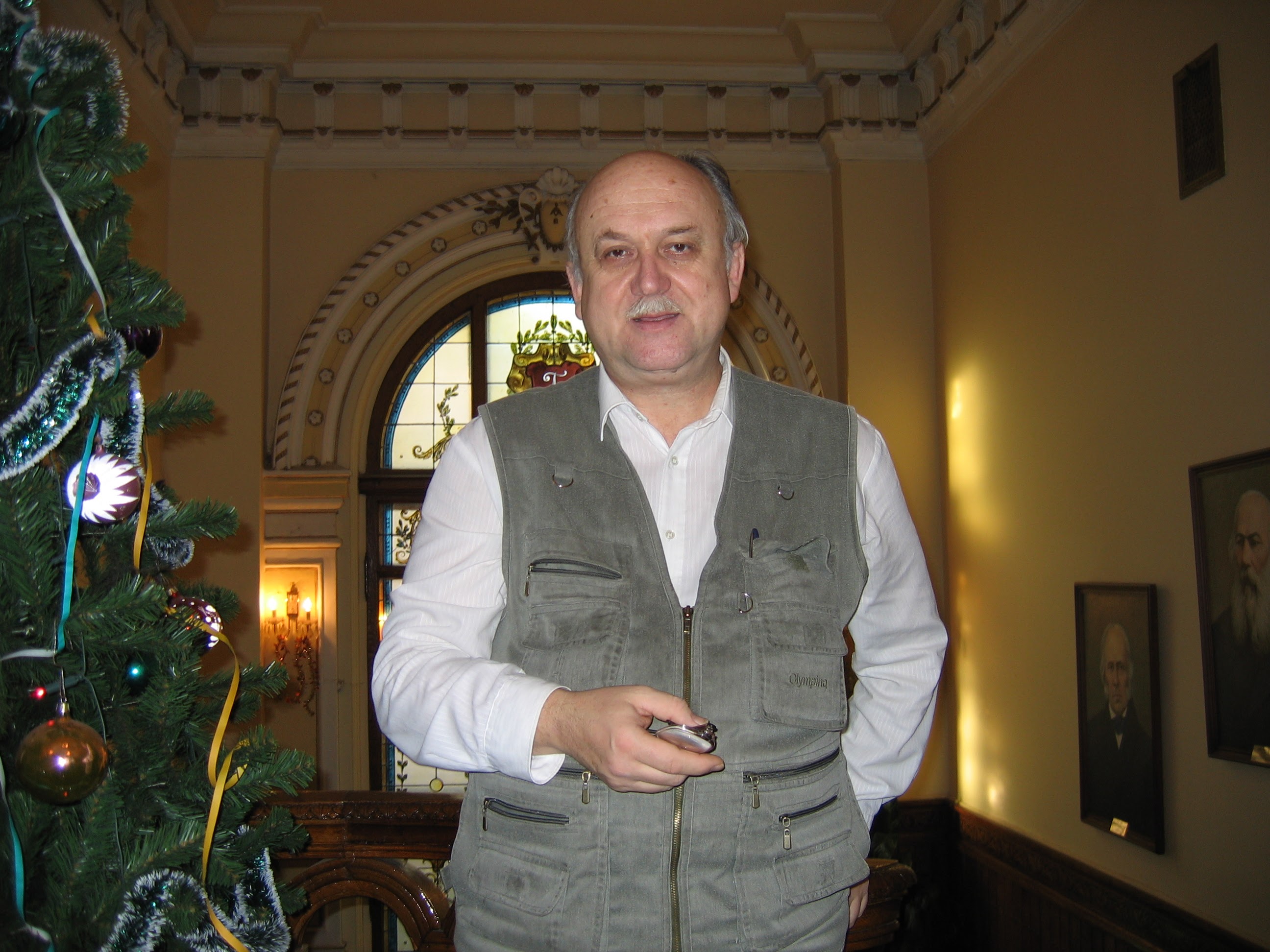 Олег Бондар