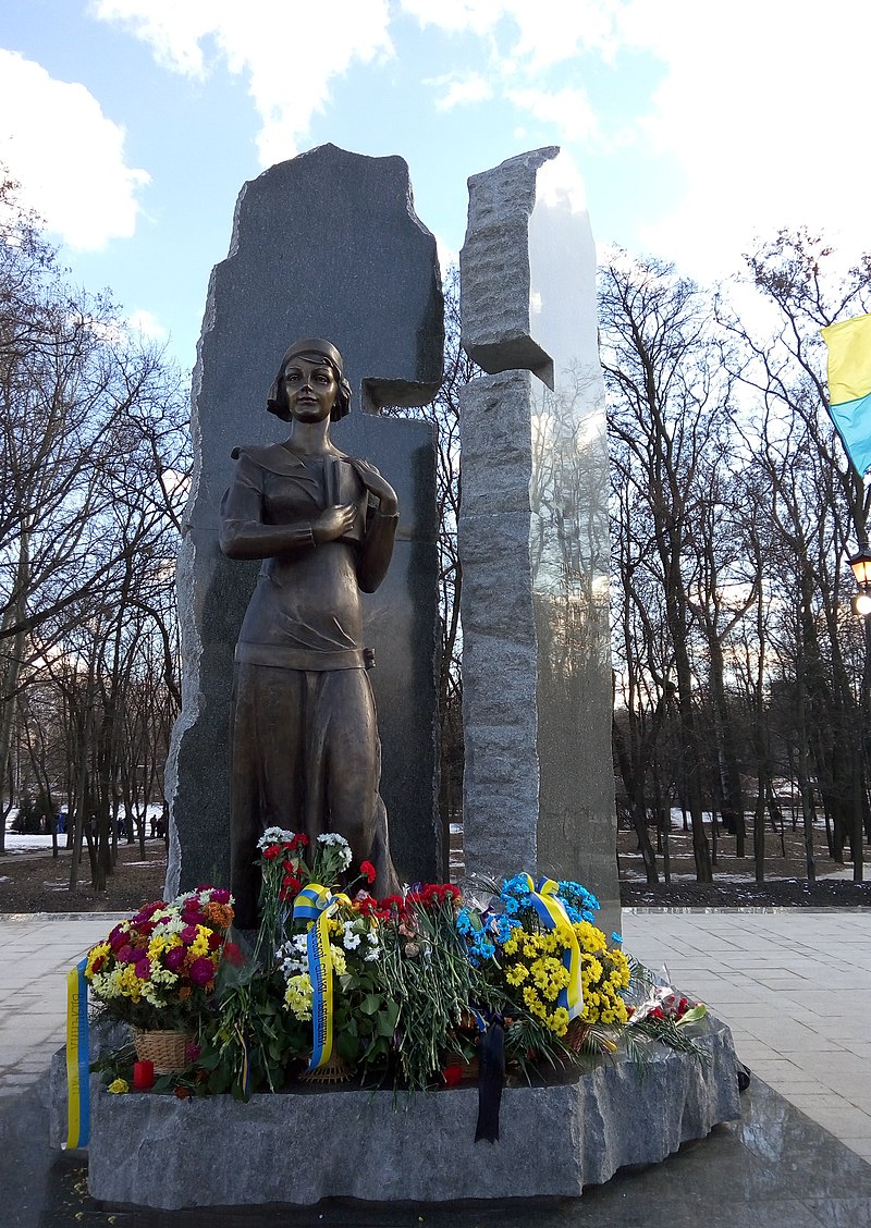 Пам’ятник Олені Телізі на території Національного історико-меморіального заповідника «Бабин Яр» у Києві