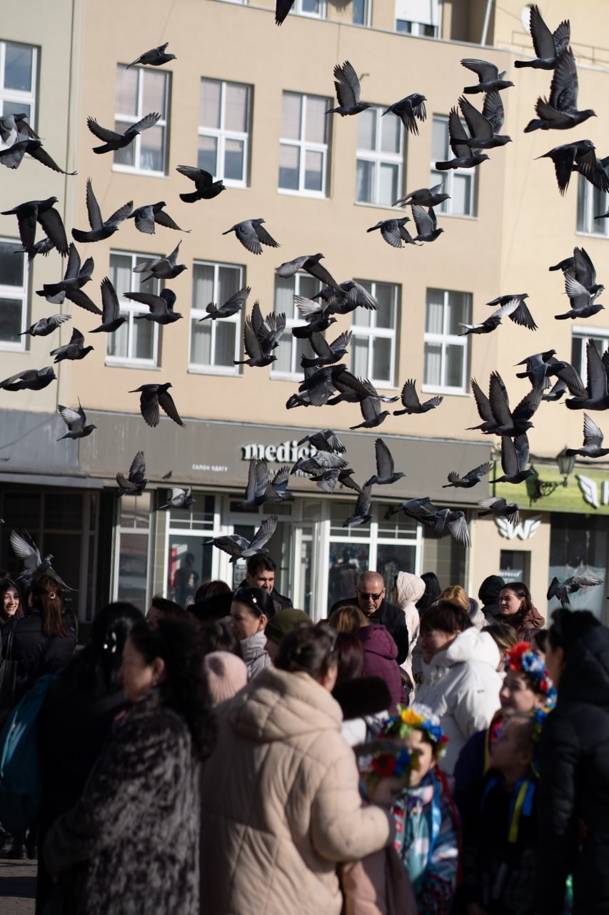 Учасники поетичного марафону «Єднаймося в мові»