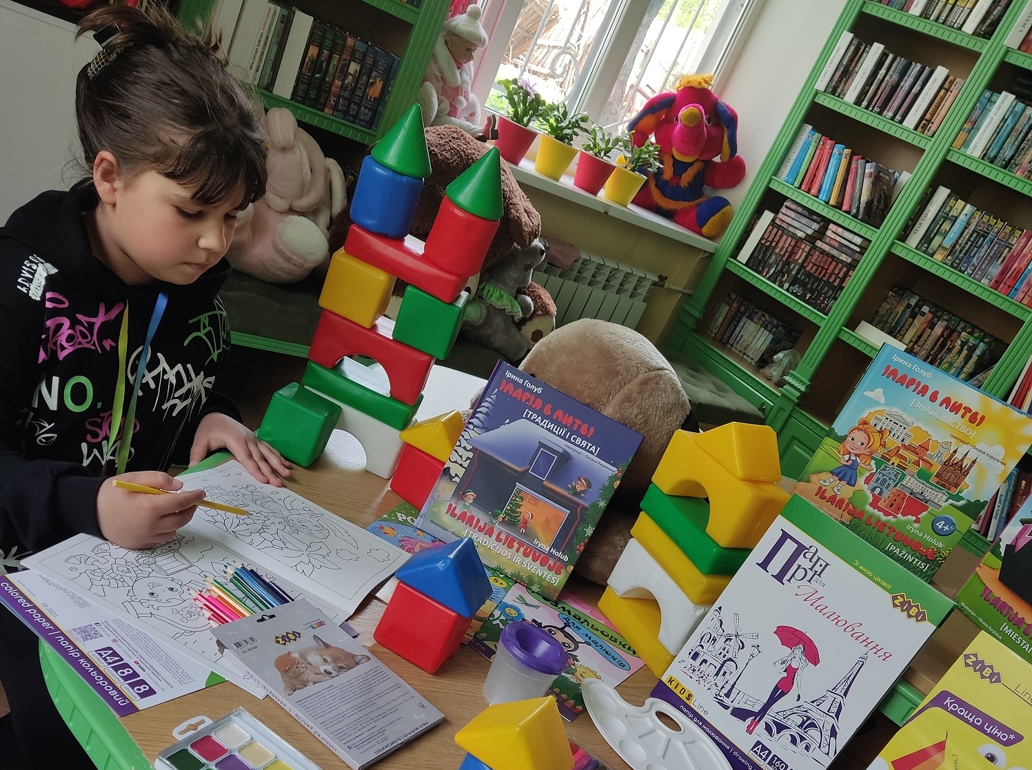 «Бібліотека-філія № 35 для дітей отримала книги від української авторки Ірини Голуб»