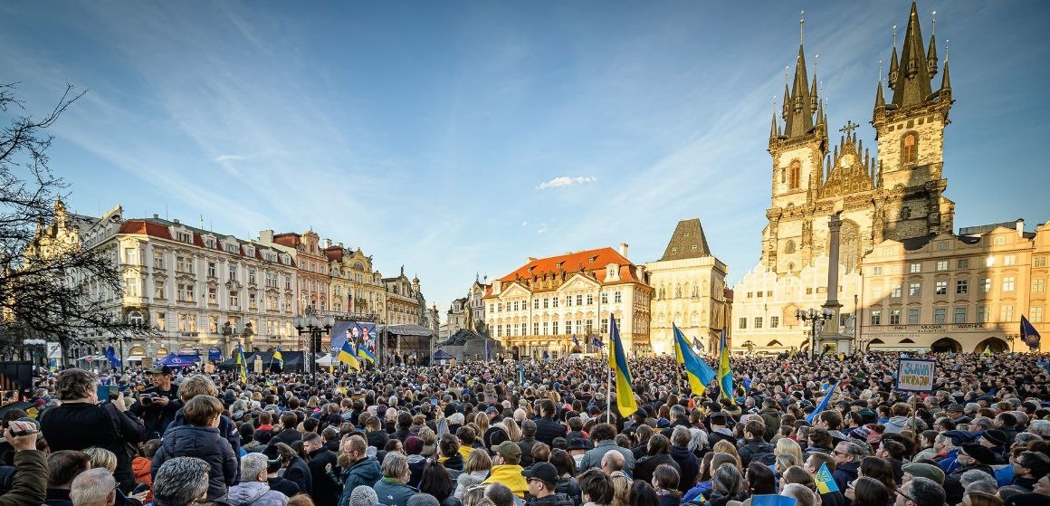 Акція «Зупинимо зло» в рамках роботи платформи для українців за кордоном Stricka, що присвячена третій річниці повномасштабного вторгнення в Україну