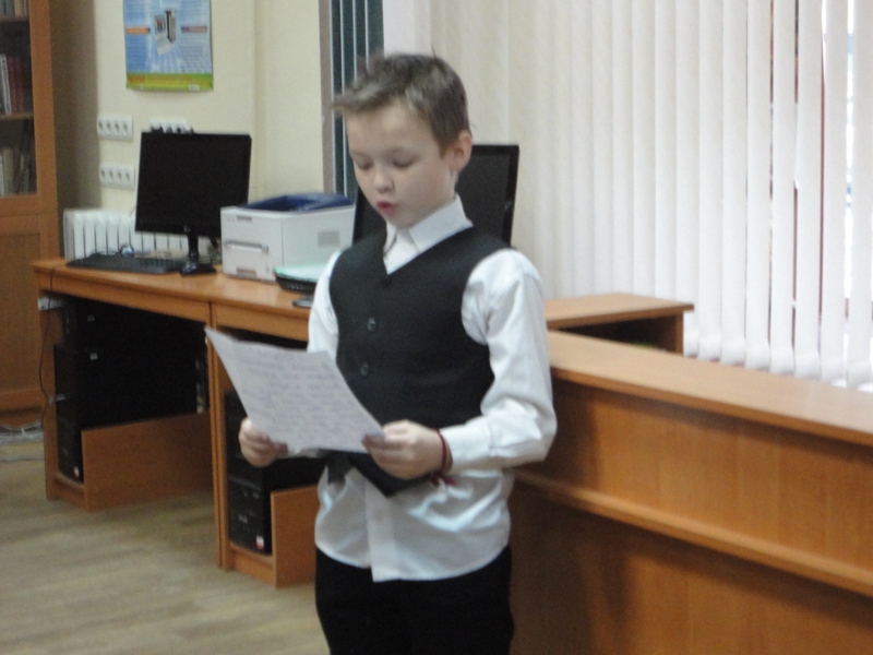 Іллюша Внуков з 3-а класу школи № 29 читає свою казку.